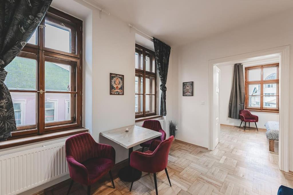 Carolina'S Yoga Apartment Hradec Králové Exterior foto
