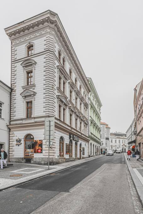 Carolina'S Yoga Apartment Hradec Králové Exterior foto